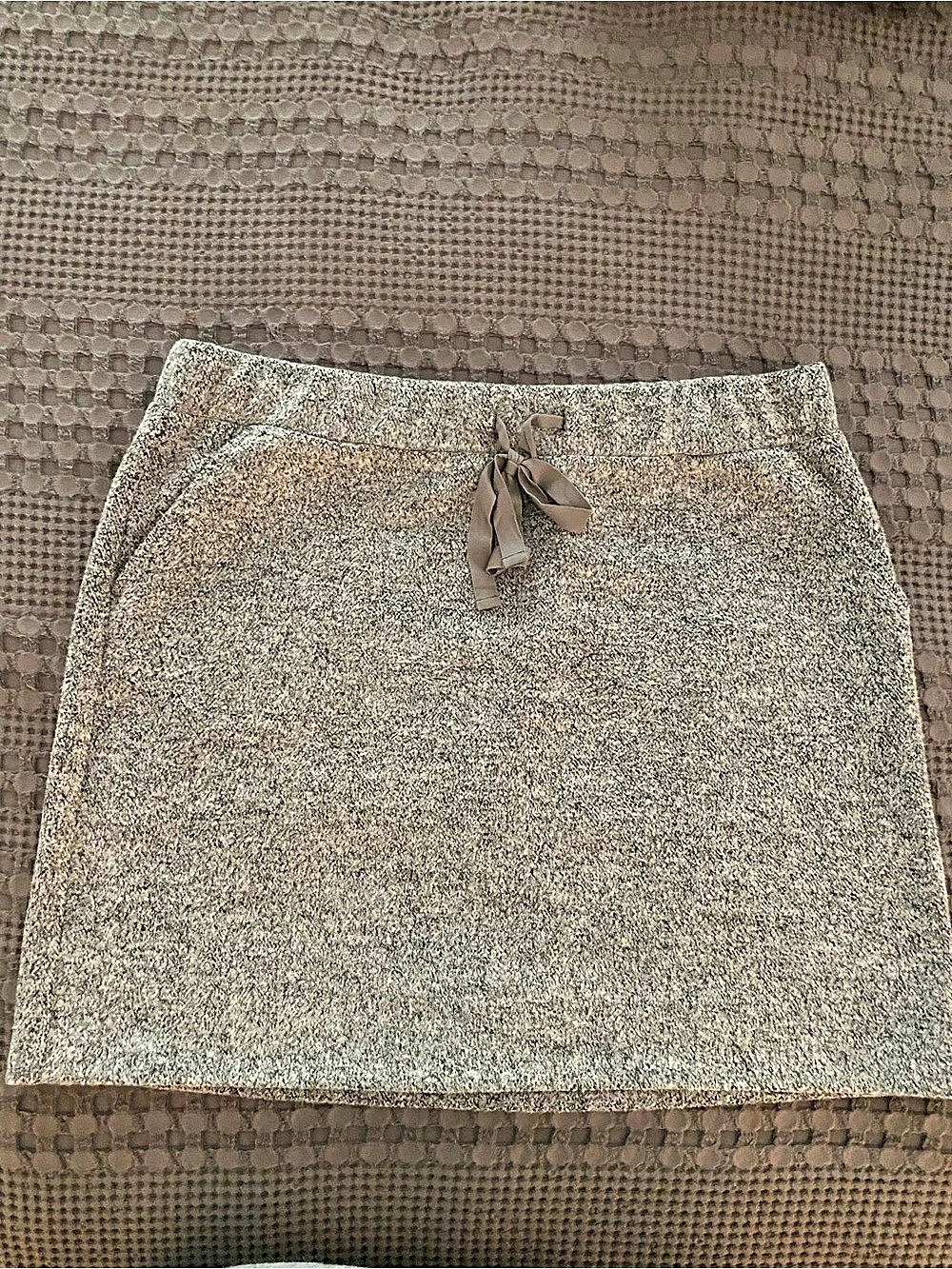 LOFT Mini Skirt Gray Size Large Like New
